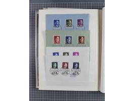 1933/45, Propaganda, 2 Alben mit 310 Belegen, alle zum Thema: A. Hitler, das Gesicht des Hauptkriegsverbrechers-verantwortlic