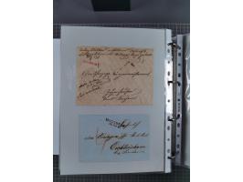 1820/60 (ca.), über 600 Vorphila- und Dienstbriefe, dabei rote und blaue Stempel, viele verschiedene Orte