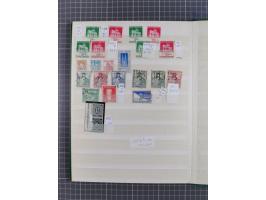 1948, meist postfrischer und gestempelter Bestand “Band/Netz” und “Bauten” mit u.a. Viererblocks, Marken mit Rändern, Bogenec