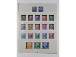 1945/90, ungebrauchte und postfrische Sammlung, oftmals komplett, dabei Bund/Berlin und DDR, DDR mit guten Dienstmarken inkl.