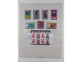 1945/90, ungebrauchte und postfrische Sammlung, oftmals komplett, dabei Bund/Berlin und DDR, DDR mit guten Dienstmarken inkl.