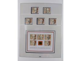 1945/90, ungebrauchte und postfrische Sammlung, oftmals komplett, dabei Bund/Berlin und DDR, DDR mit guten Dienstmarken inkl.