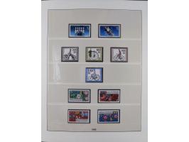 1945/90, ungebrauchte und postfrische Sammlung, oftmals komplett, dabei Bund/Berlin und DDR, DDR mit guten Dienstmarken inkl.