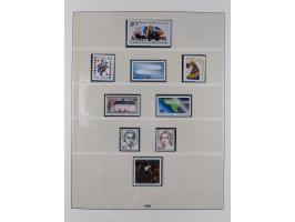 1945/90, ungebrauchte und postfrische Sammlung, oftmals komplett, dabei Bund/Berlin und DDR, DDR mit guten Dienstmarken inkl.