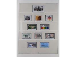 1945/90, ungebrauchte und postfrische Sammlung, oftmals komplett, dabei Bund/Berlin und DDR, DDR mit guten Dienstmarken inkl.