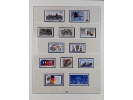1945/90, ungebrauchte und postfrische Sammlung, oftmals komplett, dabei Bund/Berlin und DDR, DDR mit guten Dienstmarken inkl.