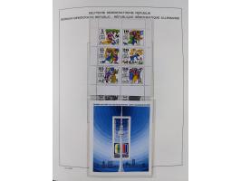 1945/90, ungebrauchte und postfrische Sammlung, oftmals komplett, dabei Bund/Berlin und DDR, DDR mit guten Dienstmarken inkl.