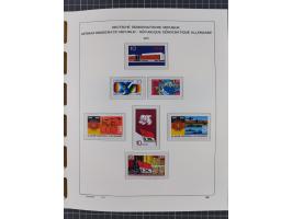 1945/90, ungebrauchte und postfrische Sammlung, oftmals komplett, dabei Bund/Berlin und DDR, DDR mit guten Dienstmarken inkl.