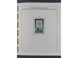 1945/90, ungebrauchte und postfrische Sammlung, oftmals komplett, dabei Bund/Berlin und DDR, DDR mit guten Dienstmarken inkl.