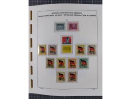 1945/90, ungebrauchte und postfrische Sammlung, oftmals komplett, dabei Bund/Berlin und DDR, DDR mit guten Dienstmarken inkl.
