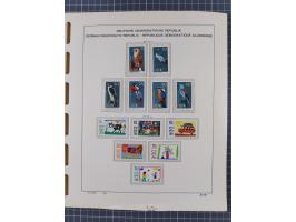 1945/90, ungebrauchte und postfrische Sammlung, oftmals komplett, dabei Bund/Berlin und DDR, DDR mit guten Dienstmarken inkl.