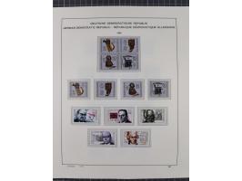 1945/90, ungebrauchte und postfrische Sammlung, oftmals komplett, dabei Bund/Berlin und DDR, DDR mit guten Dienstmarken inkl.