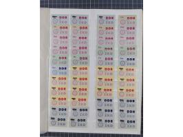 1945/90, ungebrauchte und postfrische Sammlung, oftmals komplett, dabei Bund/Berlin und DDR, DDR mit guten Dienstmarken inkl.