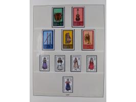 1948/2001, vorwiegend postfrische Sammlung, dabei Bund, Berlin und DDR in den Hauptnummern augenscheinlich komplett, außerdem