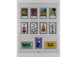 1948/2001, vorwiegend postfrische Sammlung, dabei Bund, Berlin und DDR in den Hauptnummern augenscheinlich komplett, außerdem