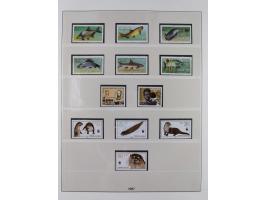 1948/2001, vorwiegend postfrische Sammlung, dabei Bund, Berlin und DDR in den Hauptnummern augenscheinlich komplett, außerdem