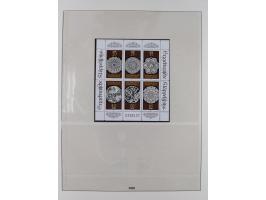 1948/2001, vorwiegend postfrische Sammlung, dabei Bund, Berlin und DDR in den Hauptnummern augenscheinlich komplett, außerdem