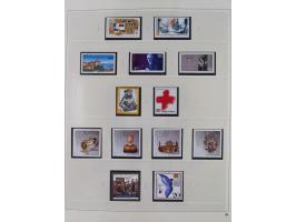 1948/2001, vorwiegend postfrische Sammlung, dabei Bund, Berlin und DDR in den Hauptnummern augenscheinlich komplett, außerdem
