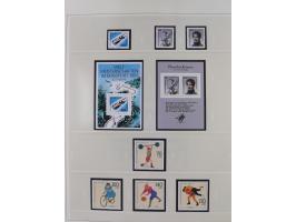 1948/2001, vorwiegend postfrische Sammlung, dabei Bund, Berlin und DDR in den Hauptnummern augenscheinlich komplett, außerdem