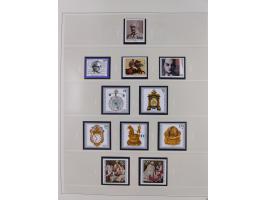 1948/2001, vorwiegend postfrische Sammlung, dabei Bund, Berlin und DDR in den Hauptnummern augenscheinlich komplett, außerdem