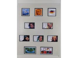 1948/2001, vorwiegend postfrische Sammlung, dabei Bund, Berlin und DDR in den Hauptnummern augenscheinlich komplett, außerdem