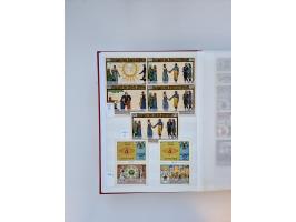 Notgeld-Serienscheine, saubere Sammlung in 16 meist dicken Steckalben, sauber nach Orten und Serien sortiert, überschlägig et