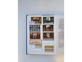 Notgeld-Serienscheine, saubere Sammlung in 16 meist dicken Steckalben, sauber nach Orten und Serien sortiert, überschlägig et