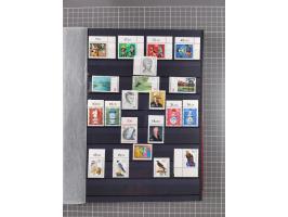 1948/90, in den Hauptnummer kpl. postfrische Sammlung, fast alle besseren Anfangsausgaben inkl. Block 1 sind signiert Schlege