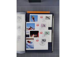 1945/2020, in den Hauptnummern kpl. postfrische Sammlung mit u.a. Mi.-Nr. 693-96I + II (signiert Sturzeis VÖB bzw. Kovar VÖB)