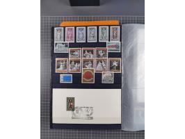 1945/2020, in den Hauptnummern kpl. postfrische Sammlung mit u.a. Mi.-Nr. 693-96I + II (signiert Sturzeis VÖB bzw. Kovar VÖB)