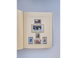 1914/2004, with over 130 covers, including WWI japanese, russian and german camps, some WWII Red Cross covers, further commem