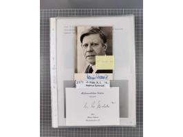 Autographen: 1960/2000, Konvolut mit u.a. kleiner Sammlung “Helmut Schmidt” mit ca. 30 Fotos (zum Teil mit weiteren Unterschr
