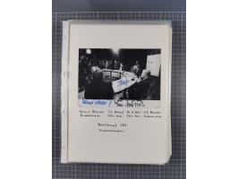 Autographen: 1960/2000, Konvolut mit u.a. kleiner Sammlung “Helmut Schmidt” mit ca. 30 Fotos (zum Teil mit weiteren Unterschr