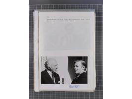 Autographen: 1960/2000, Konvolut mit u.a. kleiner Sammlung “Helmut Schmidt” mit ca. 30 Fotos (zum Teil mit weiteren Unterschr