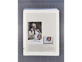 Autographen: 1960/2000, Konvolut mit u.a. kleiner Sammlung “Helmut Schmidt” mit ca. 30 Fotos (zum Teil mit weiteren Unterschr