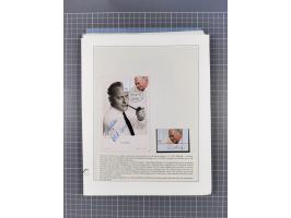 Autographen: 1960/2000, Konvolut mit u.a. kleiner Sammlung “Helmut Schmidt” mit ca. 30 Fotos (zum Teil mit weiteren Unterschr