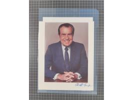 Autographen: 1960/2000, Konvolut mit u.a. kleiner Sammlung “Helmut Schmidt” mit ca. 30 Fotos (zum Teil mit weiteren Unterschr