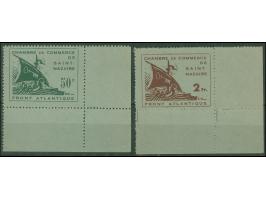 1945, Handelskammer 50 C.- 2 Fr., untere rechte Bogenecken, ohne Gummi, 50 C. mit kleinem Tintenfleck in der Mitte des Marken