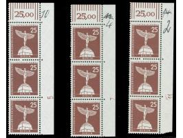 1956, Stadtbilder 25 Pfg., drei senkrechte Dreierstreifen jeweils aus der rechten oberen Bogenecke mit Druckerzeichen “5”, “7